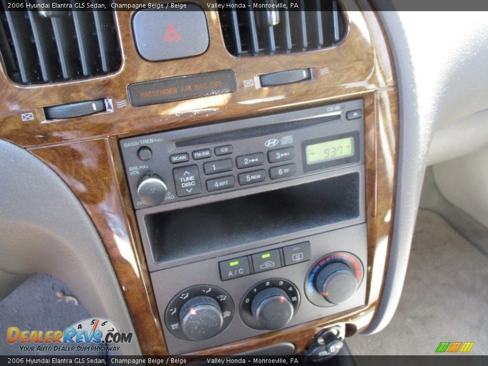 2006 Hyundai Elantra GLS Sedan Champagne Beige / Beige Photo #15
