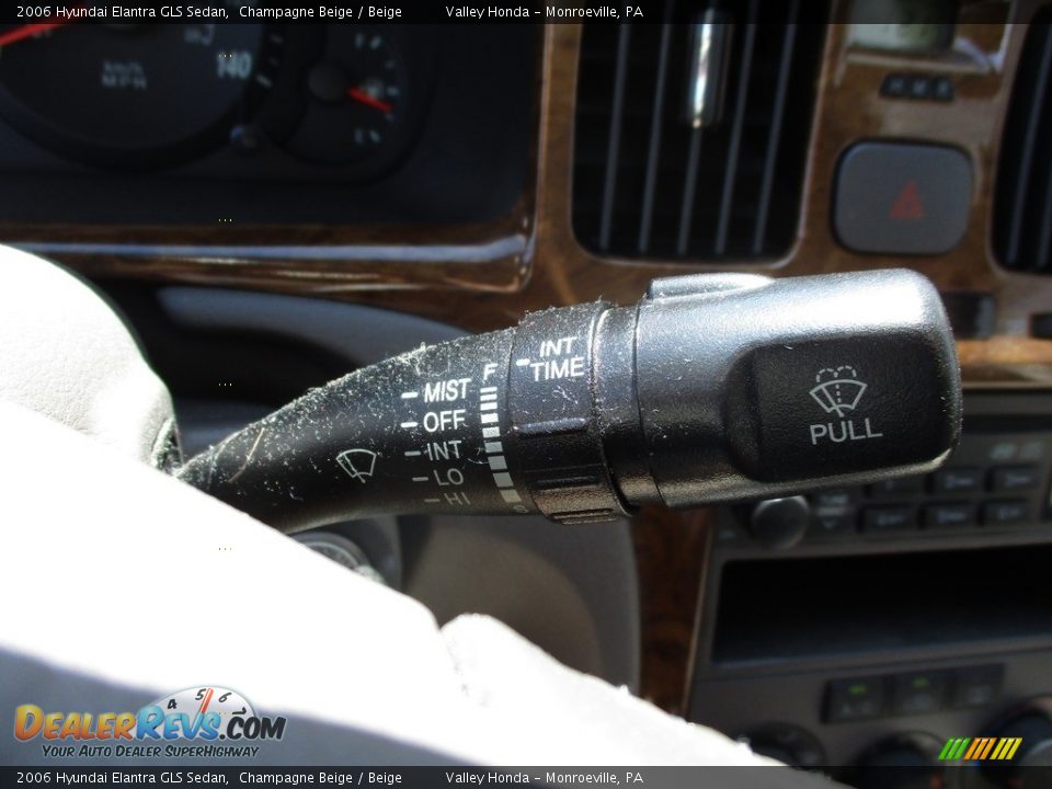 2006 Hyundai Elantra GLS Sedan Champagne Beige / Beige Photo #17