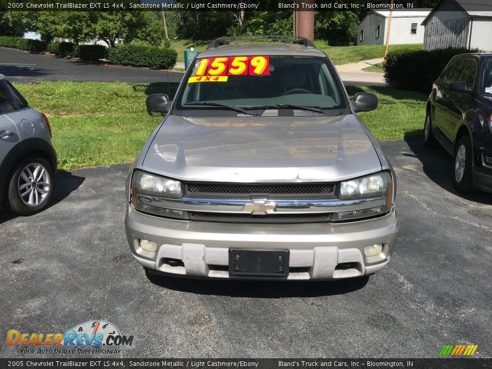 2005 Chevrolet TrailBlazer EXT LS 4x4 Sandstone Metallic / Light Cashmere/Ebony Photo #2