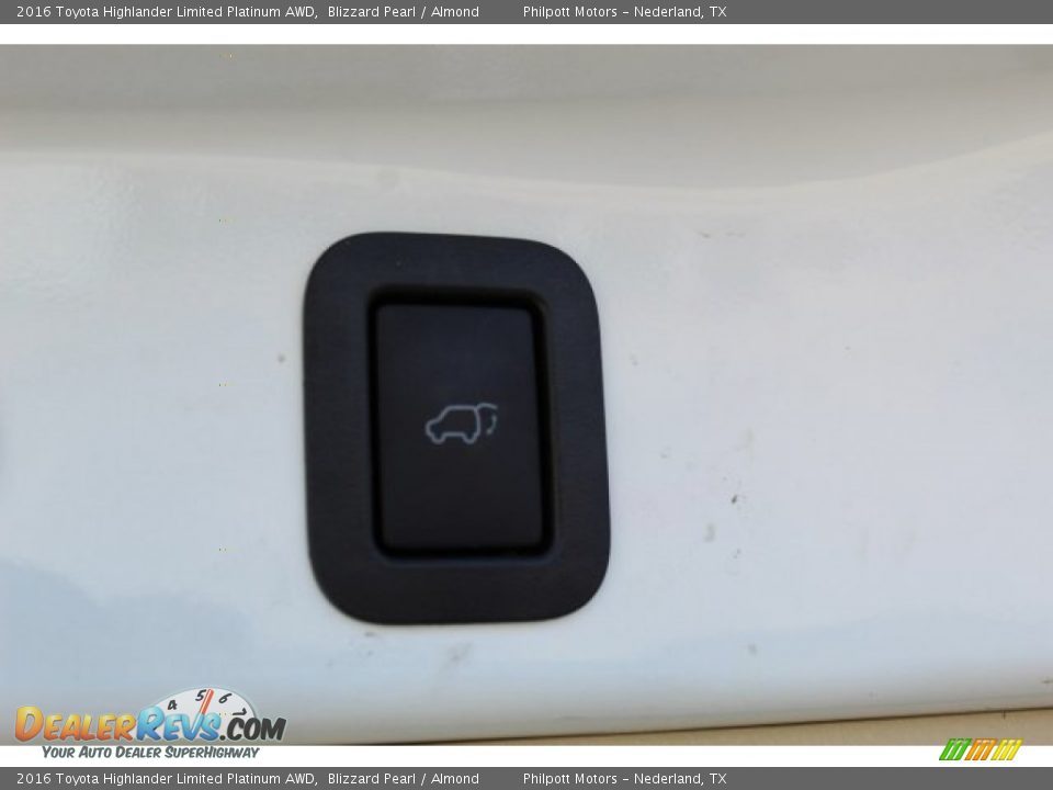 2016 Toyota Highlander Limited Platinum AWD Blizzard Pearl / Almond Photo #24