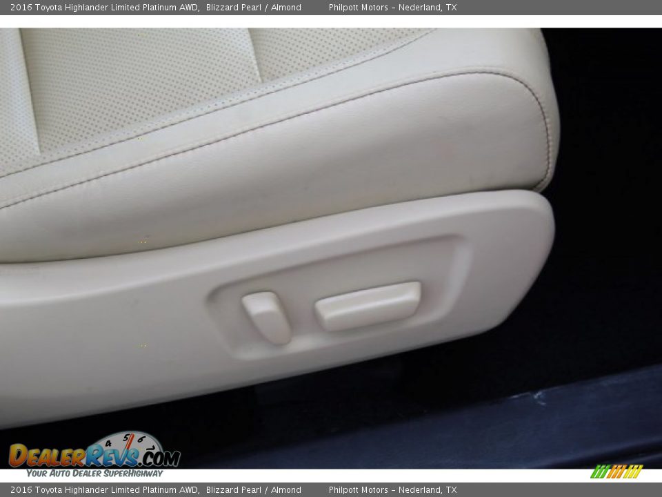 2016 Toyota Highlander Limited Platinum AWD Blizzard Pearl / Almond Photo #29