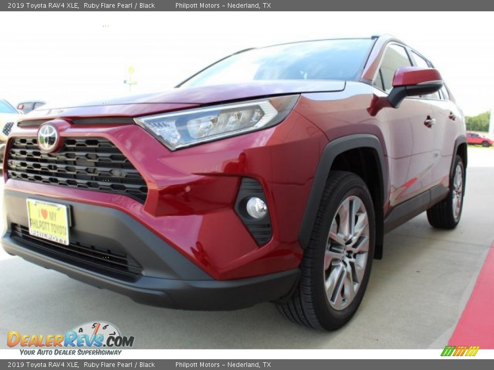2019 Toyota RAV4 XLE Ruby Flare Pearl / Black Photo #4