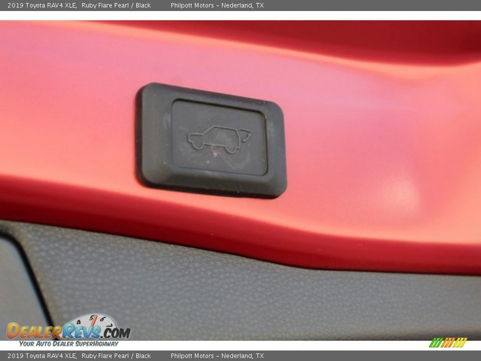 2019 Toyota RAV4 XLE Ruby Flare Pearl / Black Photo #26