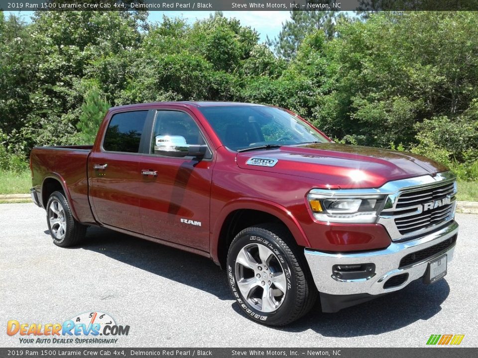 Front 3/4 View of 2019 Ram 1500 Laramie Crew Cab 4x4 Photo #4