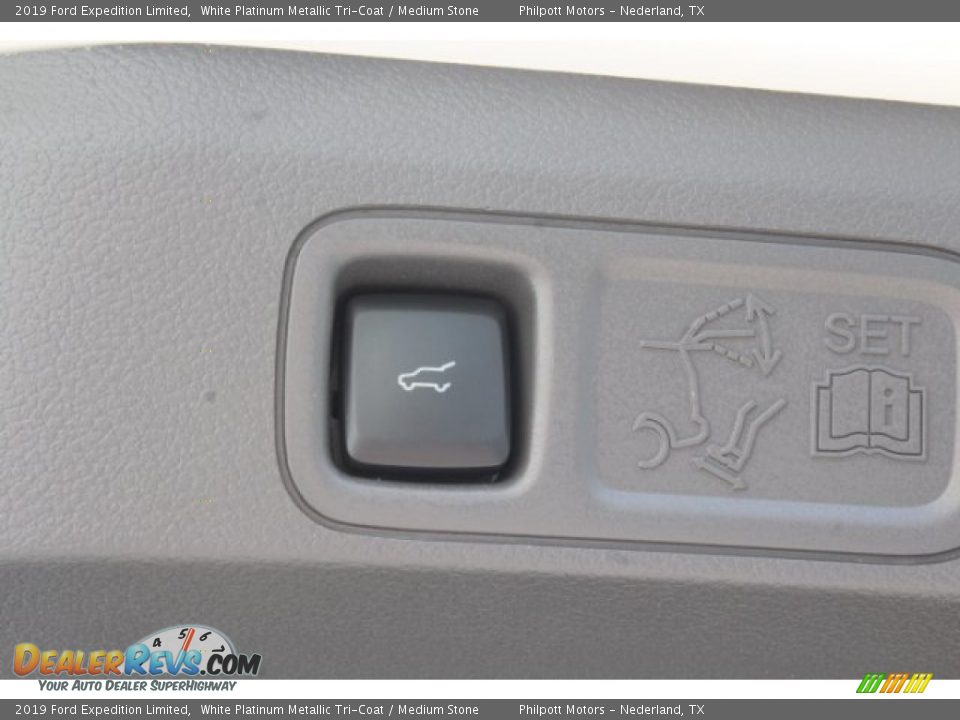 2019 Ford Expedition Limited White Platinum Metallic Tri-Coat / Medium Stone Photo #26