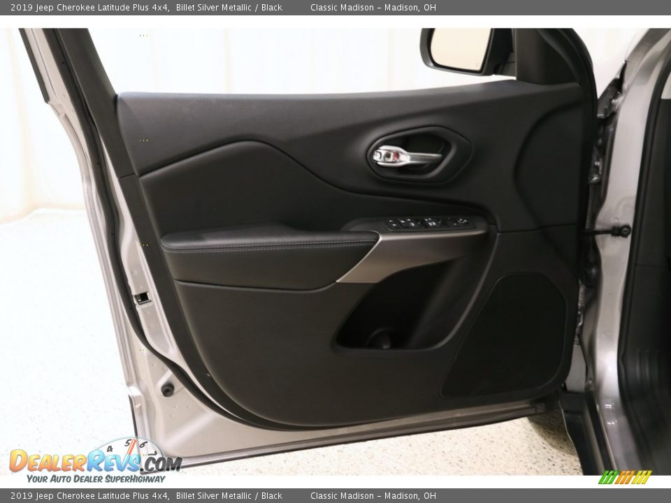 2019 Jeep Cherokee Latitude Plus 4x4 Billet Silver Metallic / Black Photo #5