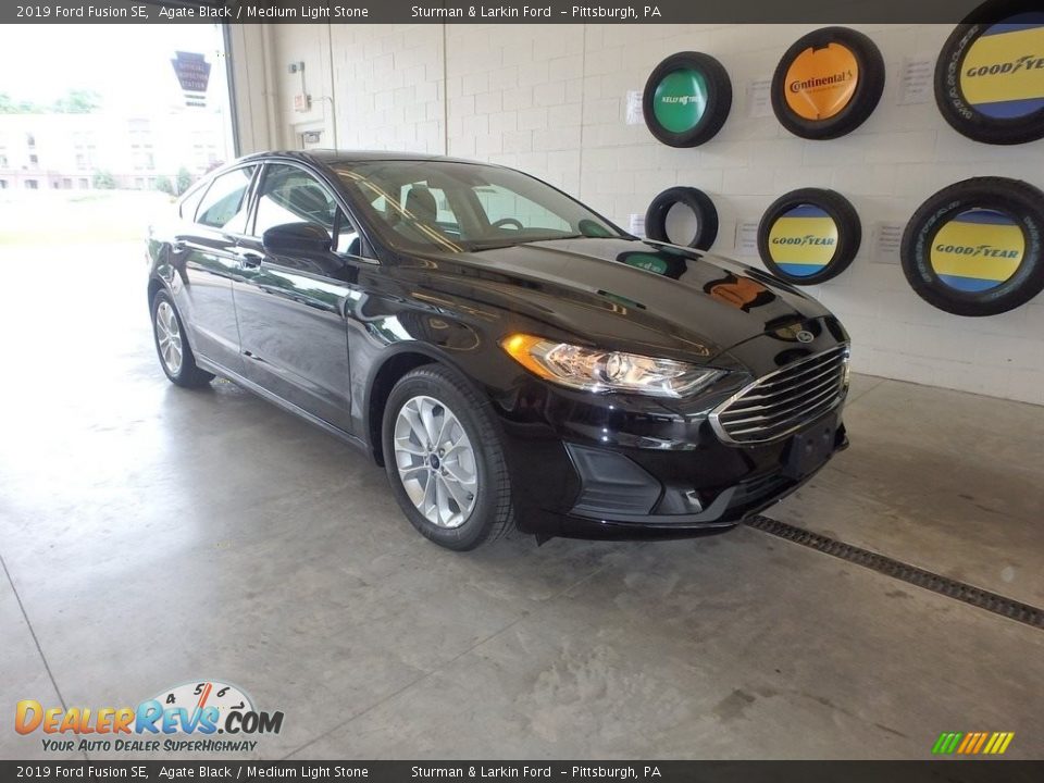 2019 Ford Fusion SE Agate Black / Medium Light Stone Photo #1