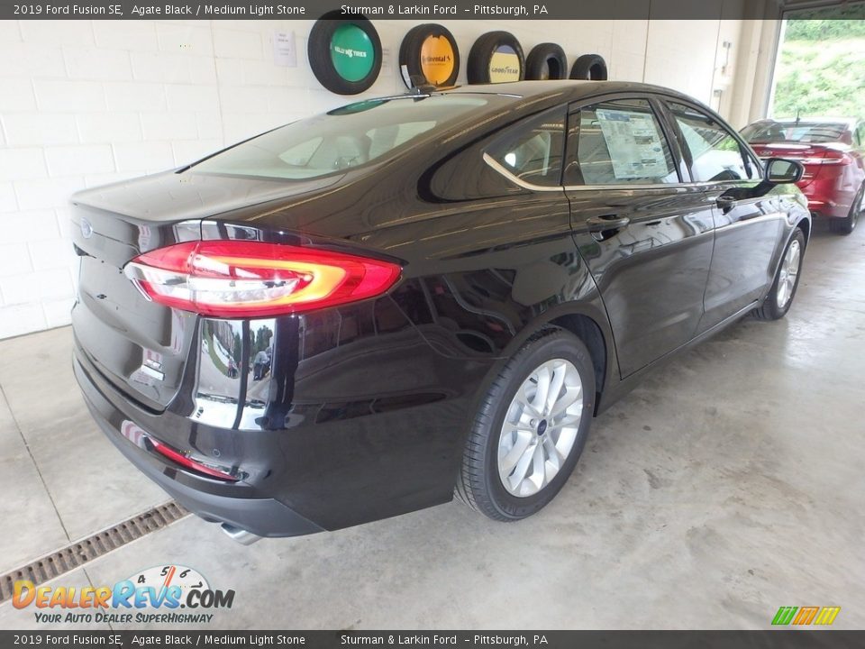 2019 Ford Fusion SE Agate Black / Medium Light Stone Photo #2