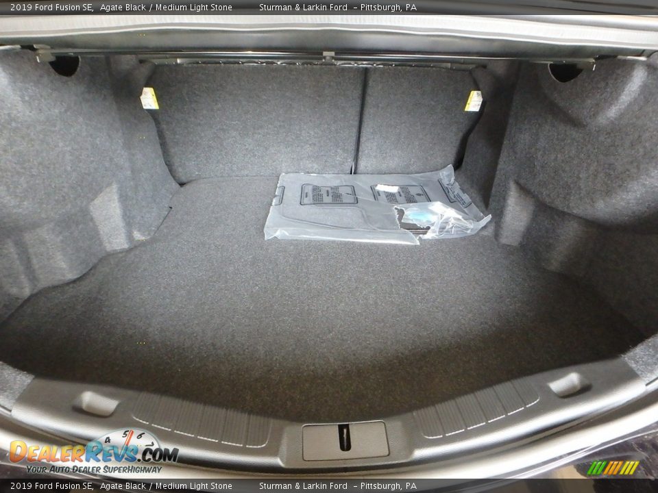 2019 Ford Fusion SE Agate Black / Medium Light Stone Photo #3