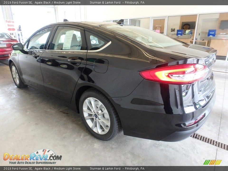2019 Ford Fusion SE Agate Black / Medium Light Stone Photo #4