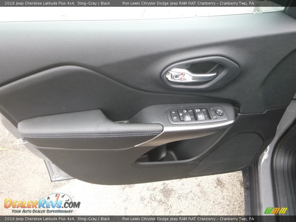 2019 Jeep Cherokee Latitude Plus 4x4 Sting-Gray / Black Photo #13