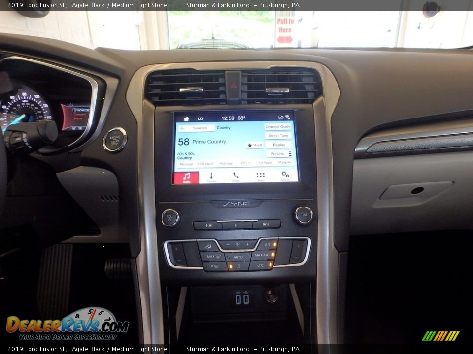 2019 Ford Fusion SE Agate Black / Medium Light Stone Photo #13
