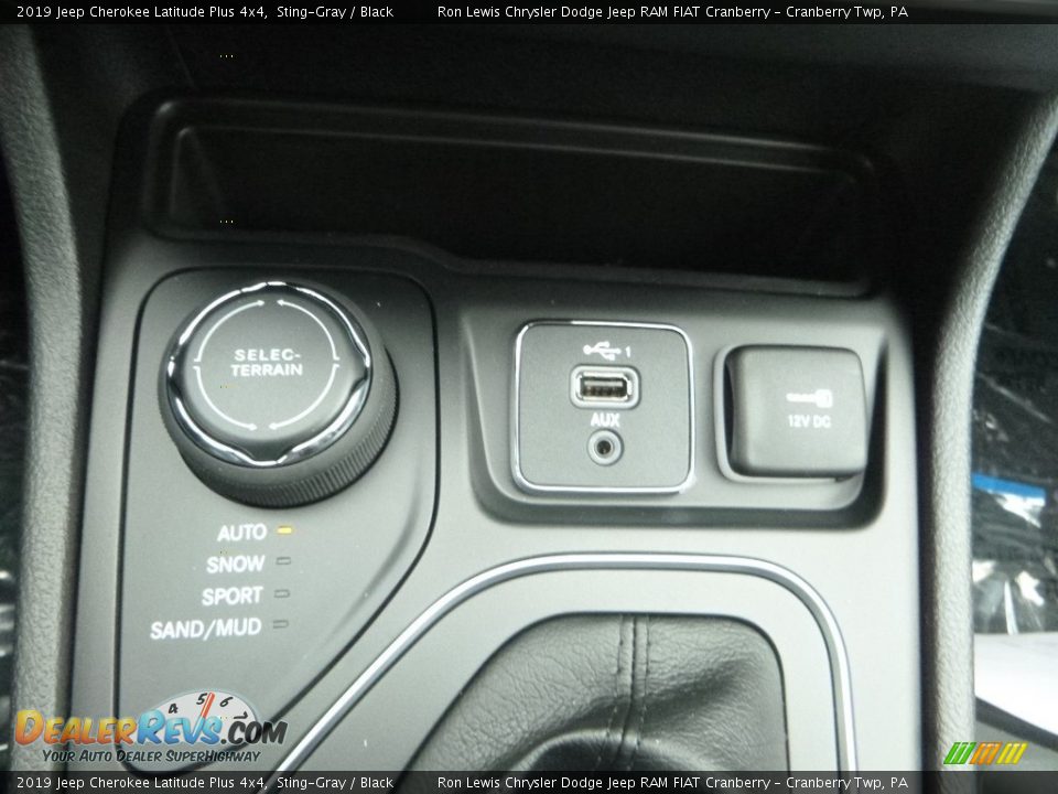 2019 Jeep Cherokee Latitude Plus 4x4 Sting-Gray / Black Photo #19