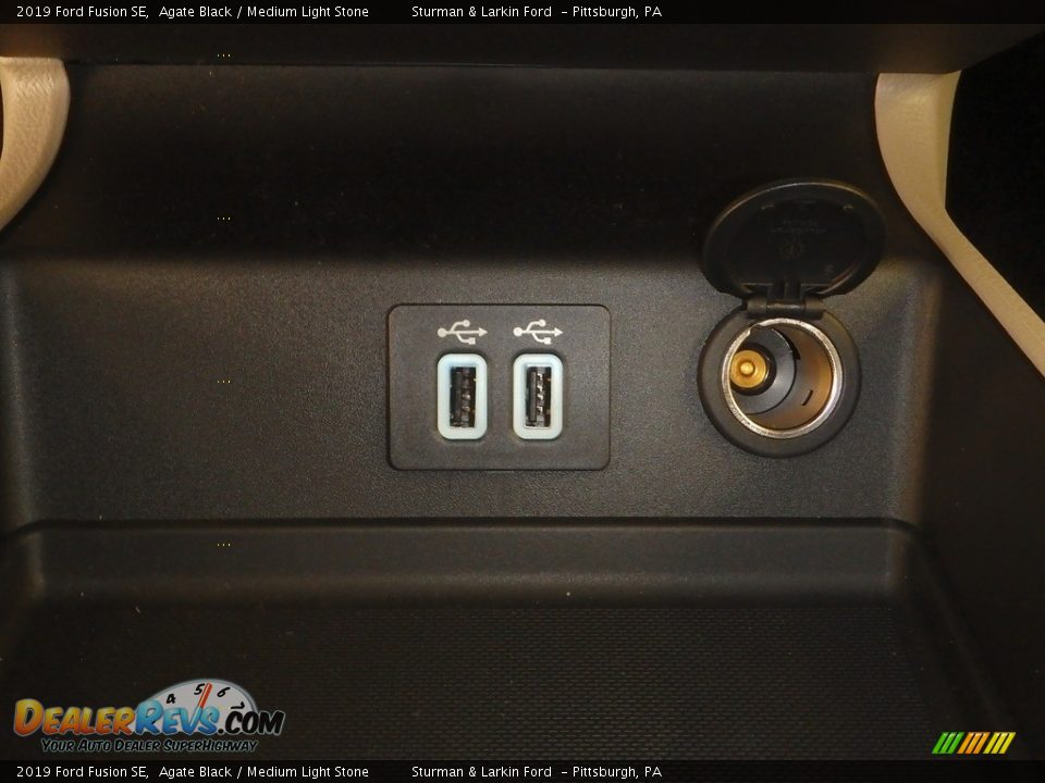 2019 Ford Fusion SE Agate Black / Medium Light Stone Photo #15
