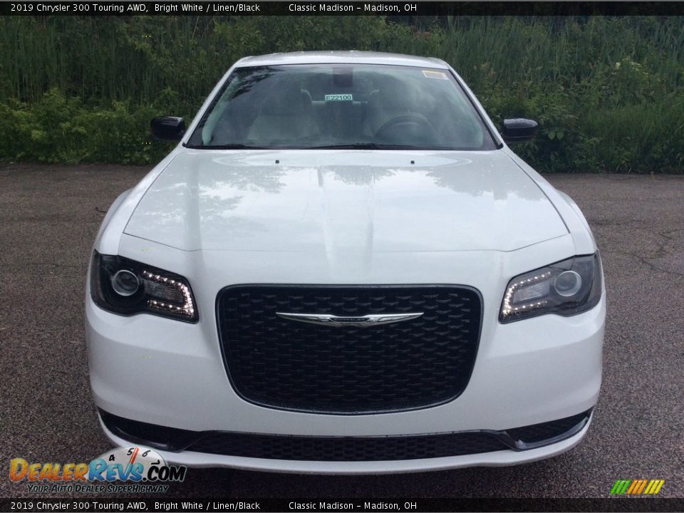 2019 Chrysler 300 Touring AWD Bright White / Linen/Black Photo #2