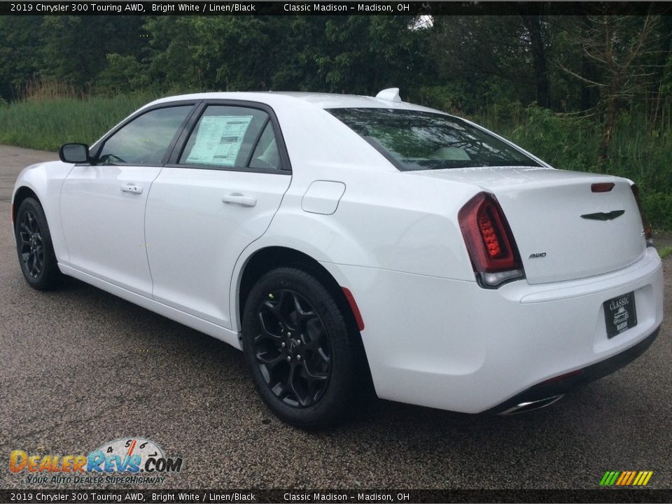 2019 Chrysler 300 Touring AWD Bright White / Linen/Black Photo #4