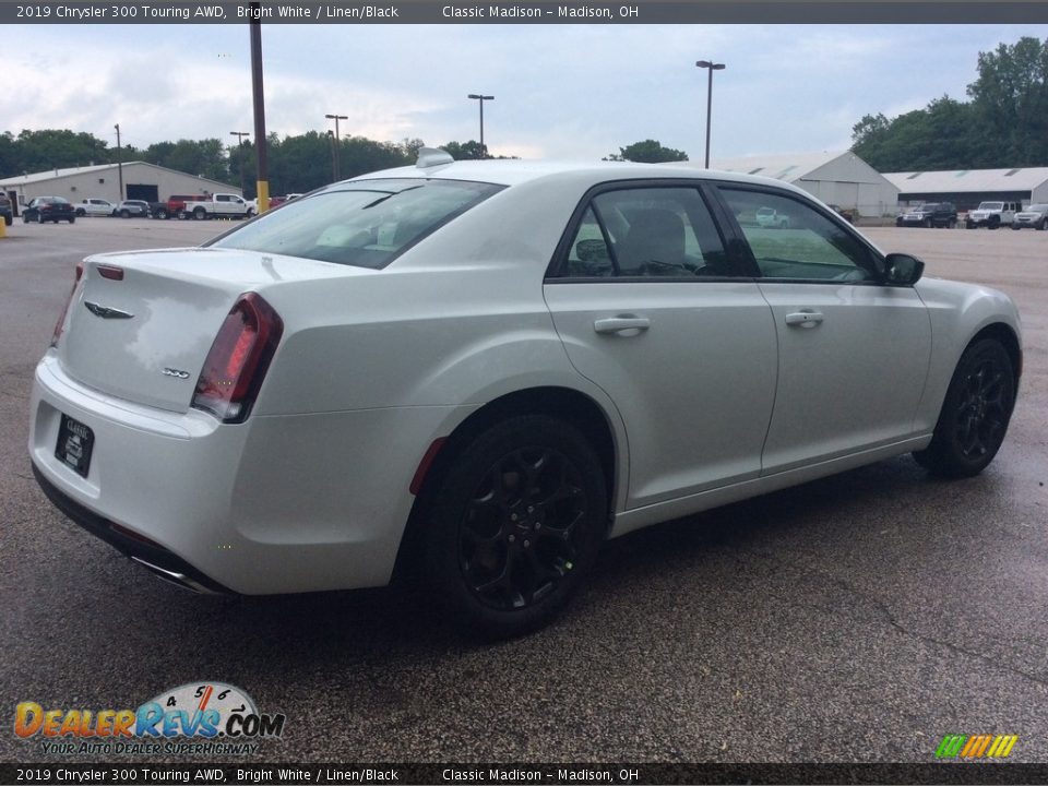 2019 Chrysler 300 Touring AWD Bright White / Linen/Black Photo #6