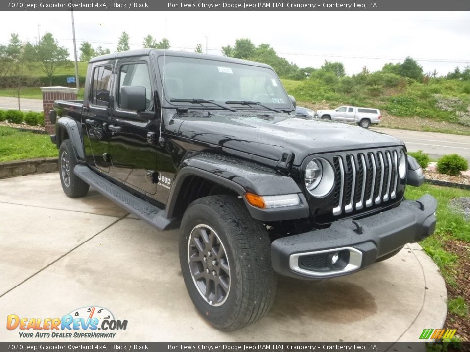 Front 3/4 View of 2020 Jeep Gladiator Overland 4x4 Photo #7