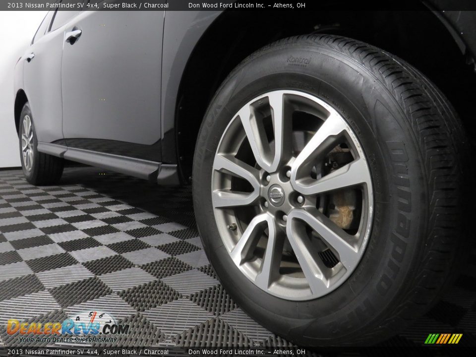 2013 Nissan Pathfinder SV 4x4 Super Black / Charcoal Photo #3