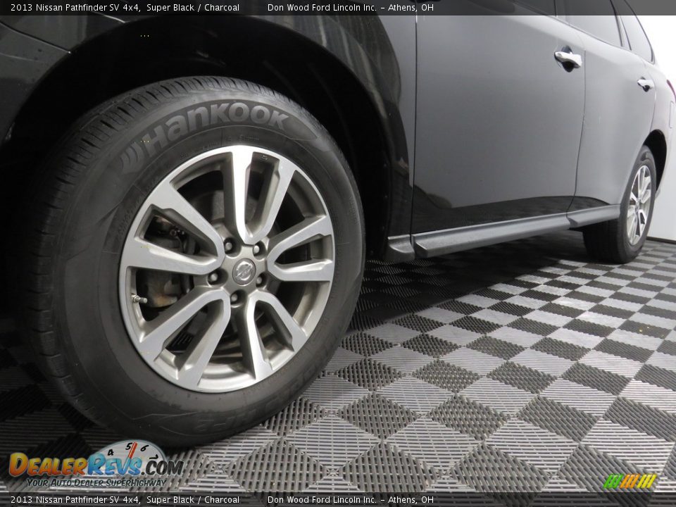 2013 Nissan Pathfinder SV 4x4 Super Black / Charcoal Photo #8