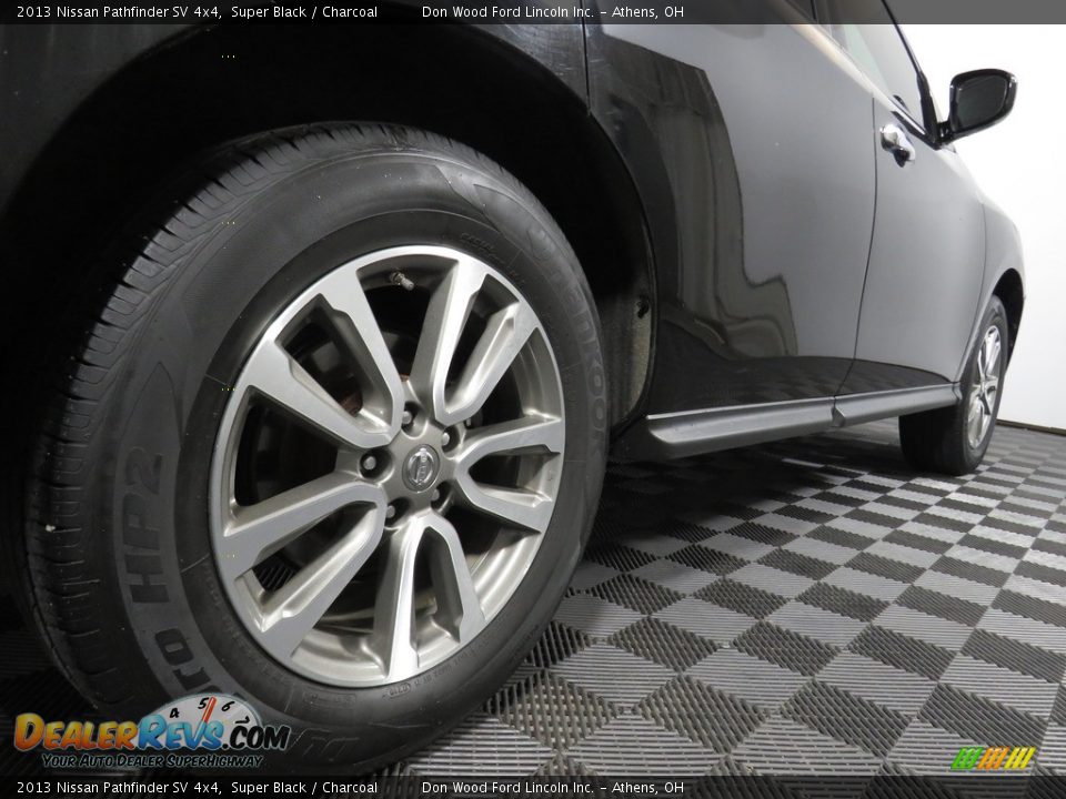 2013 Nissan Pathfinder SV 4x4 Super Black / Charcoal Photo #15