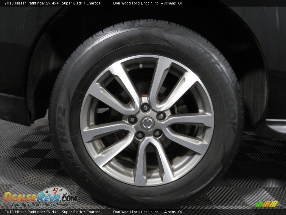 2013 Nissan Pathfinder SV 4x4 Super Black / Charcoal Photo #16