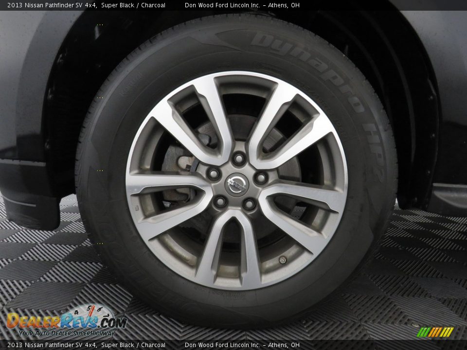 2013 Nissan Pathfinder SV 4x4 Super Black / Charcoal Photo #18