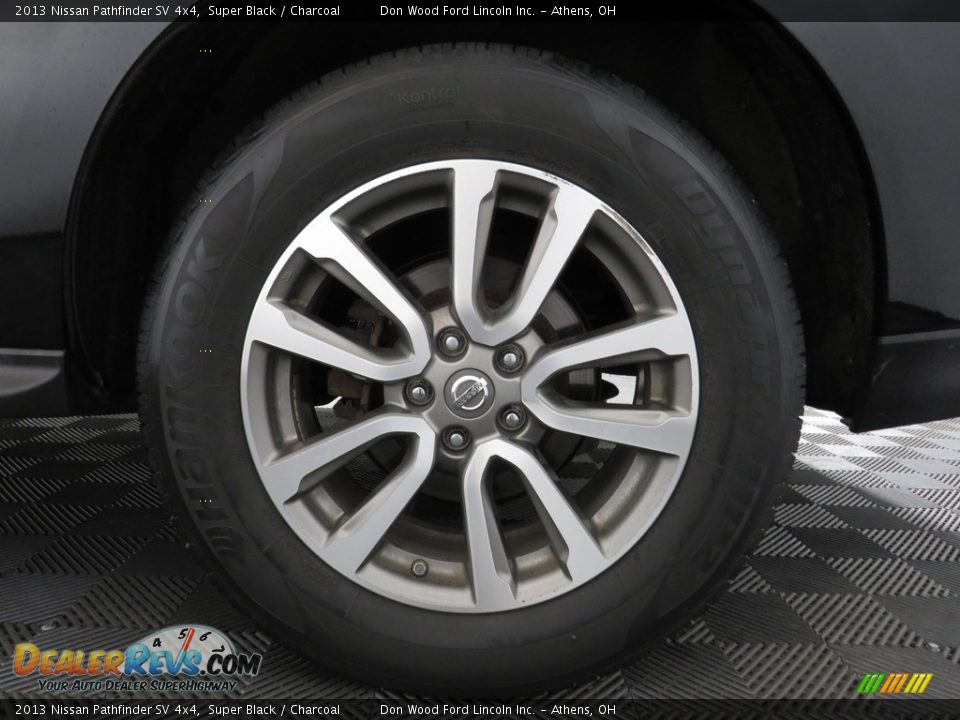 2013 Nissan Pathfinder SV 4x4 Super Black / Charcoal Photo #19