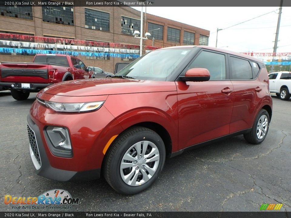 Front 3/4 View of 2020 Kia Soul LX Photo #7