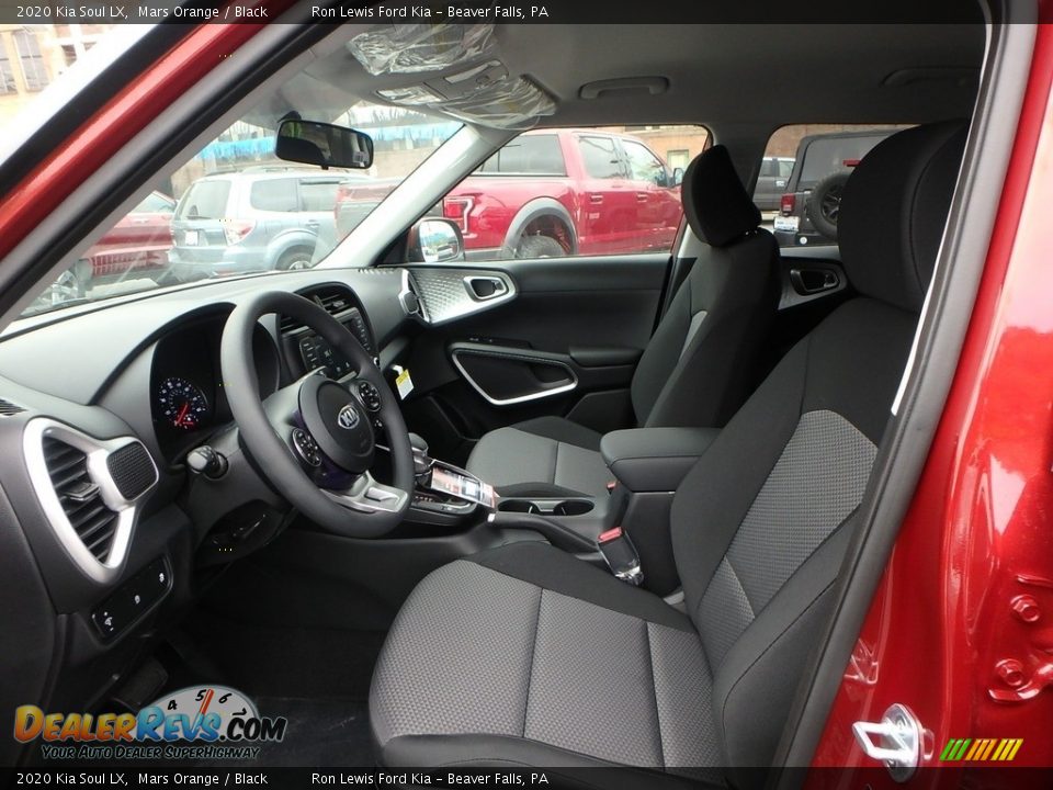 Front Seat of 2020 Kia Soul LX Photo #11