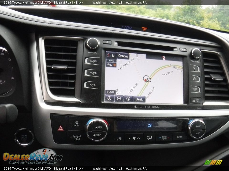2016 Toyota Highlander XLE AWD Blizzard Pearl / Black Photo #16