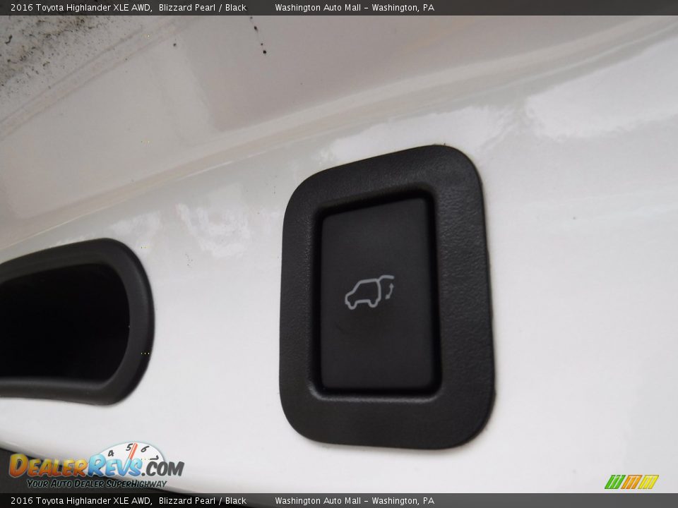 2016 Toyota Highlander XLE AWD Blizzard Pearl / Black Photo #27