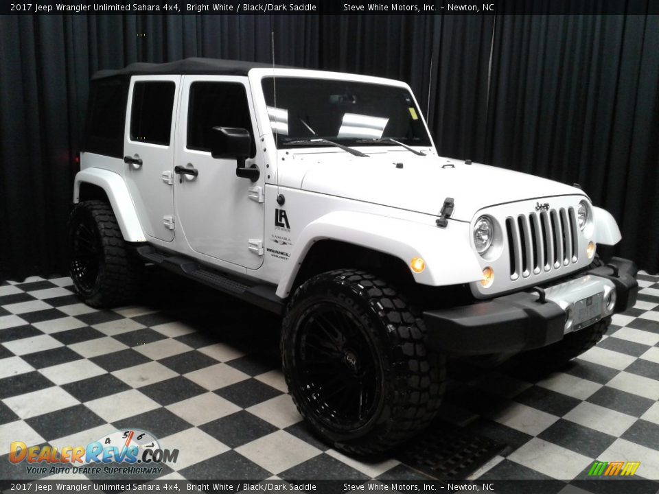 2017 Jeep Wrangler Unlimited Sahara 4x4 Bright White / Black/Dark Saddle Photo #4