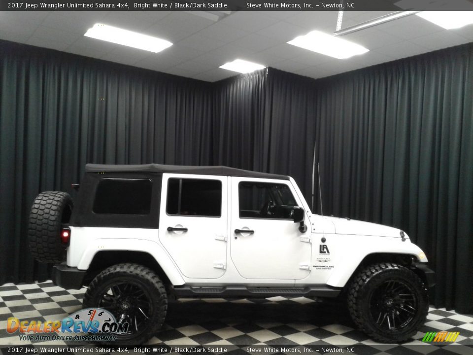 2017 Jeep Wrangler Unlimited Sahara 4x4 Bright White / Black/Dark Saddle Photo #5