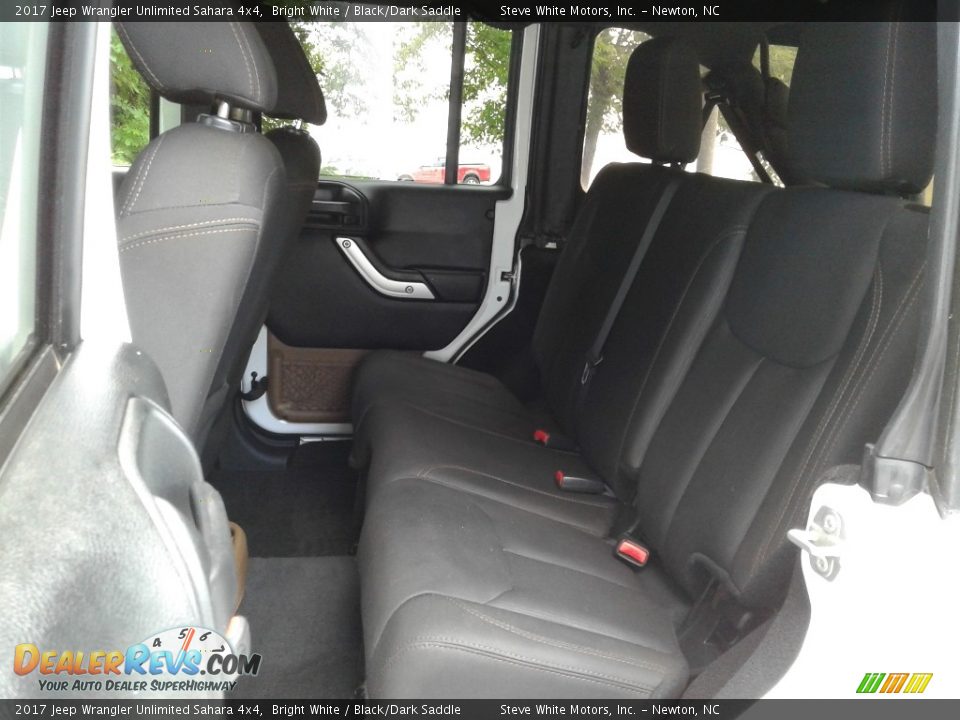 2017 Jeep Wrangler Unlimited Sahara 4x4 Bright White / Black/Dark Saddle Photo #11