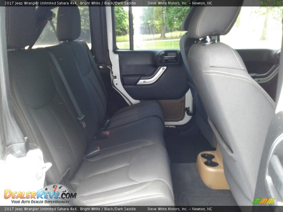 2017 Jeep Wrangler Unlimited Sahara 4x4 Bright White / Black/Dark Saddle Photo #13