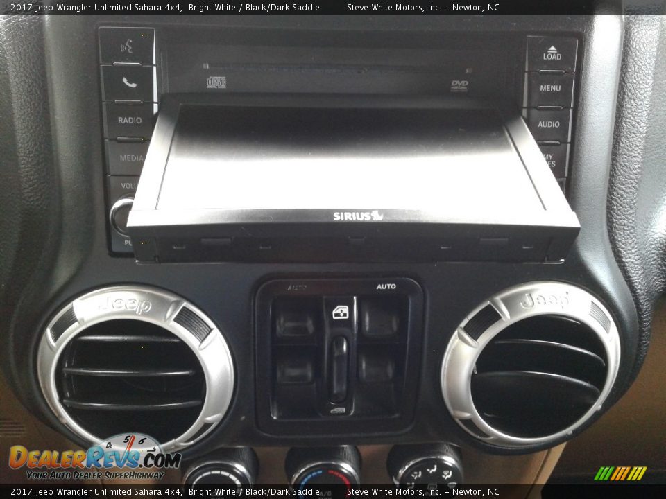 2017 Jeep Wrangler Unlimited Sahara 4x4 Bright White / Black/Dark Saddle Photo #22