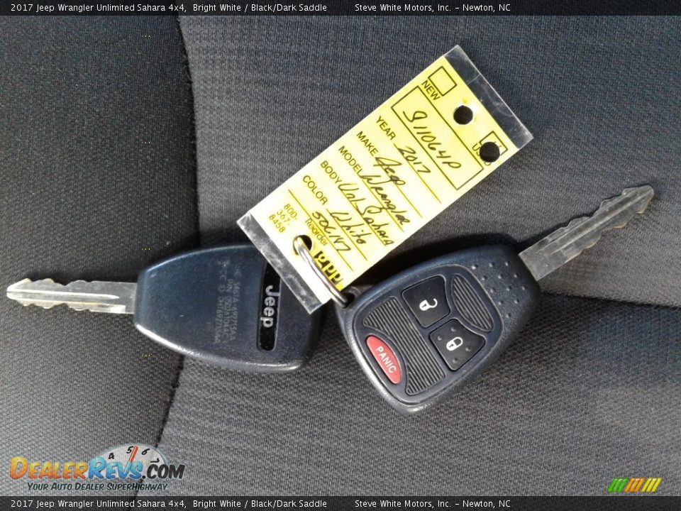 2017 Jeep Wrangler Unlimited Sahara 4x4 Bright White / Black/Dark Saddle Photo #28