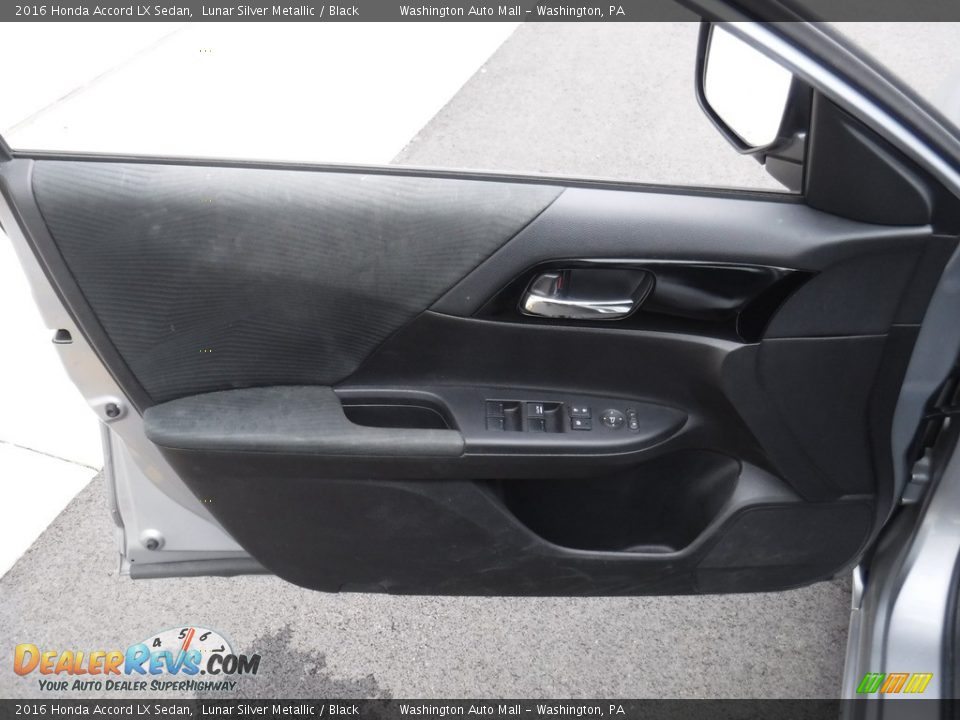 2016 Honda Accord LX Sedan Lunar Silver Metallic / Black Photo #11