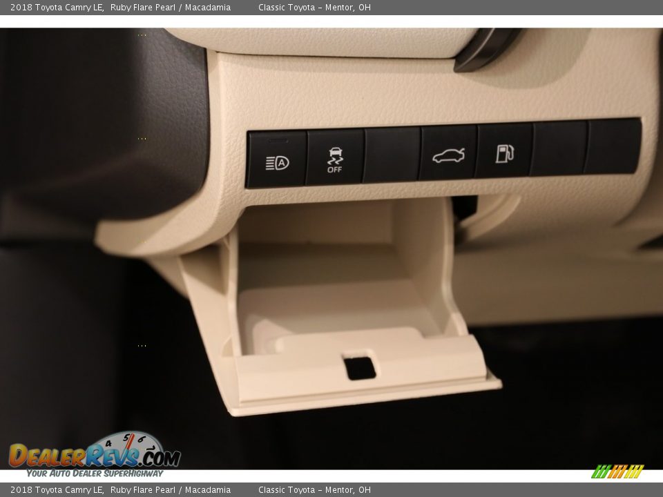 2018 Toyota Camry LE Ruby Flare Pearl / Macadamia Photo #5