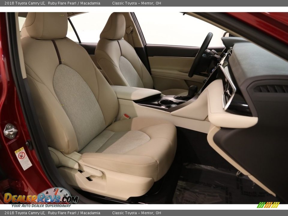 2018 Toyota Camry LE Ruby Flare Pearl / Macadamia Photo #21