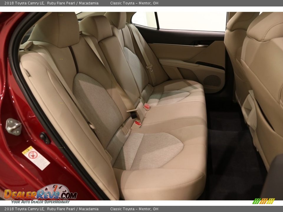 2018 Toyota Camry LE Ruby Flare Pearl / Macadamia Photo #22