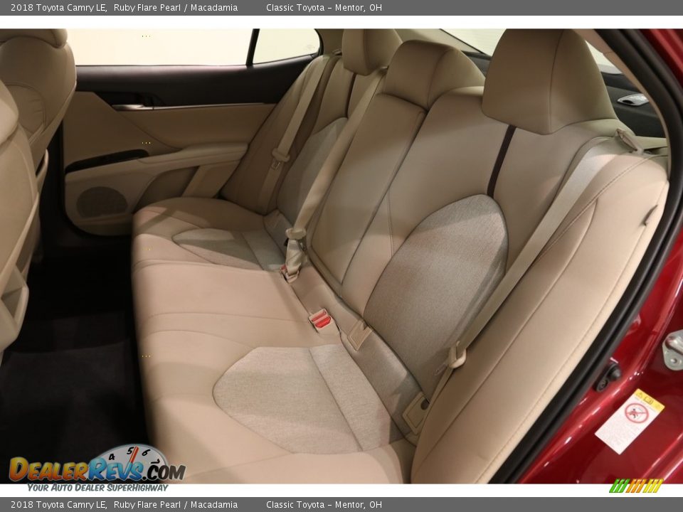 2018 Toyota Camry LE Ruby Flare Pearl / Macadamia Photo #23