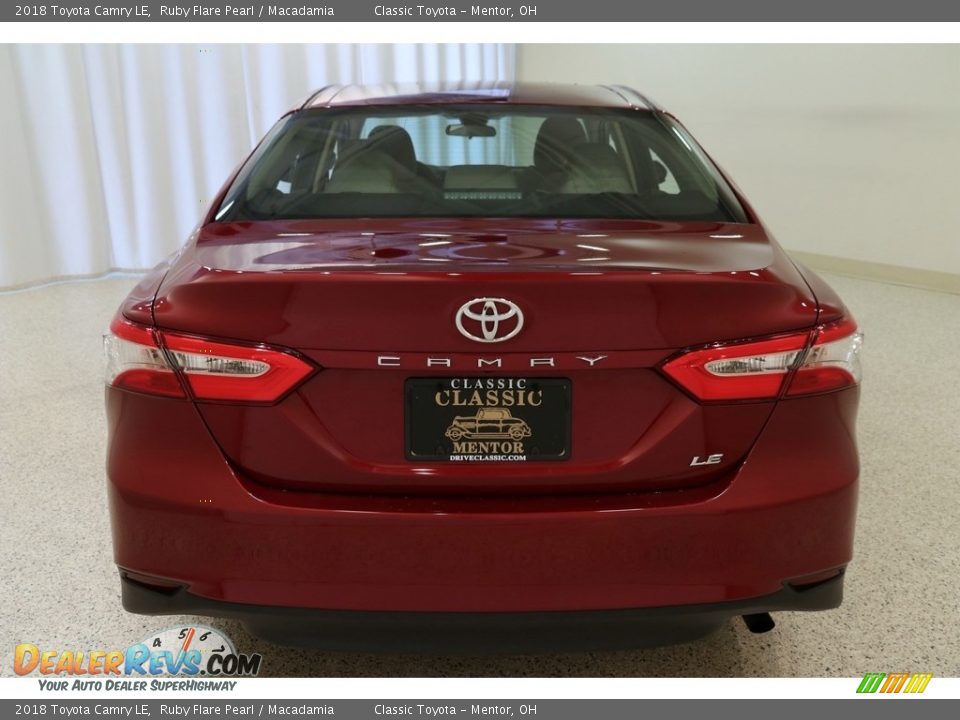 2018 Toyota Camry LE Ruby Flare Pearl / Macadamia Photo #24