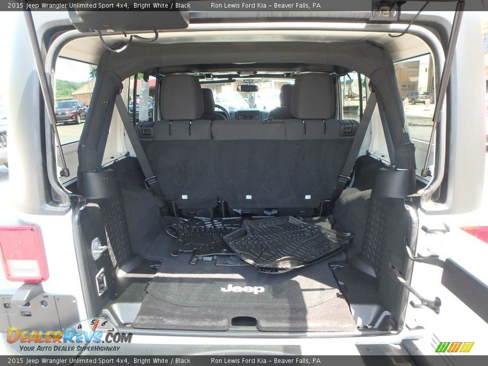 2015 Jeep Wrangler Unlimited Sport 4x4 Bright White / Black Photo #4