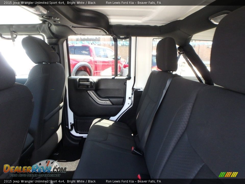 2015 Jeep Wrangler Unlimited Sport 4x4 Bright White / Black Photo #13