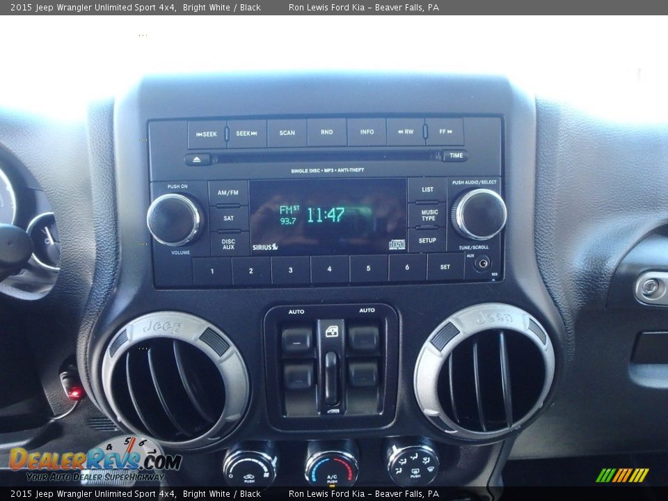 2015 Jeep Wrangler Unlimited Sport 4x4 Bright White / Black Photo #18