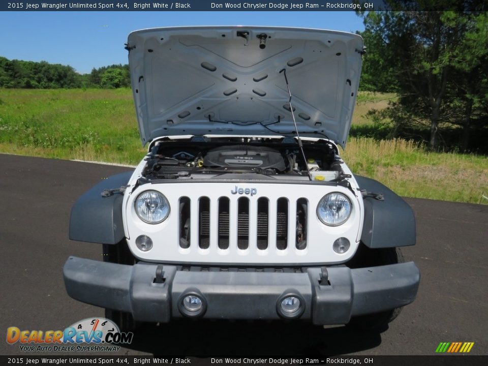 2015 Jeep Wrangler Unlimited Sport 4x4 Bright White / Black Photo #5