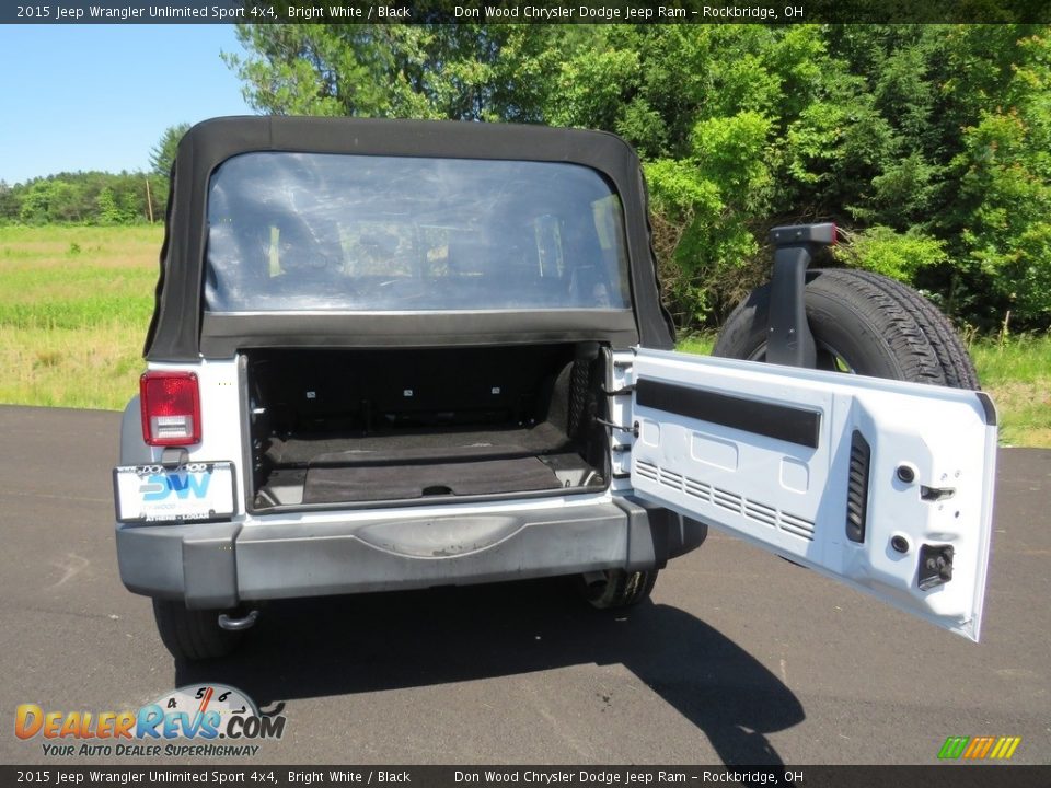 2015 Jeep Wrangler Unlimited Sport 4x4 Bright White / Black Photo #11
