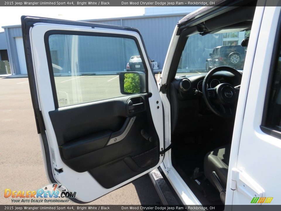 2015 Jeep Wrangler Unlimited Sport 4x4 Bright White / Black Photo #25